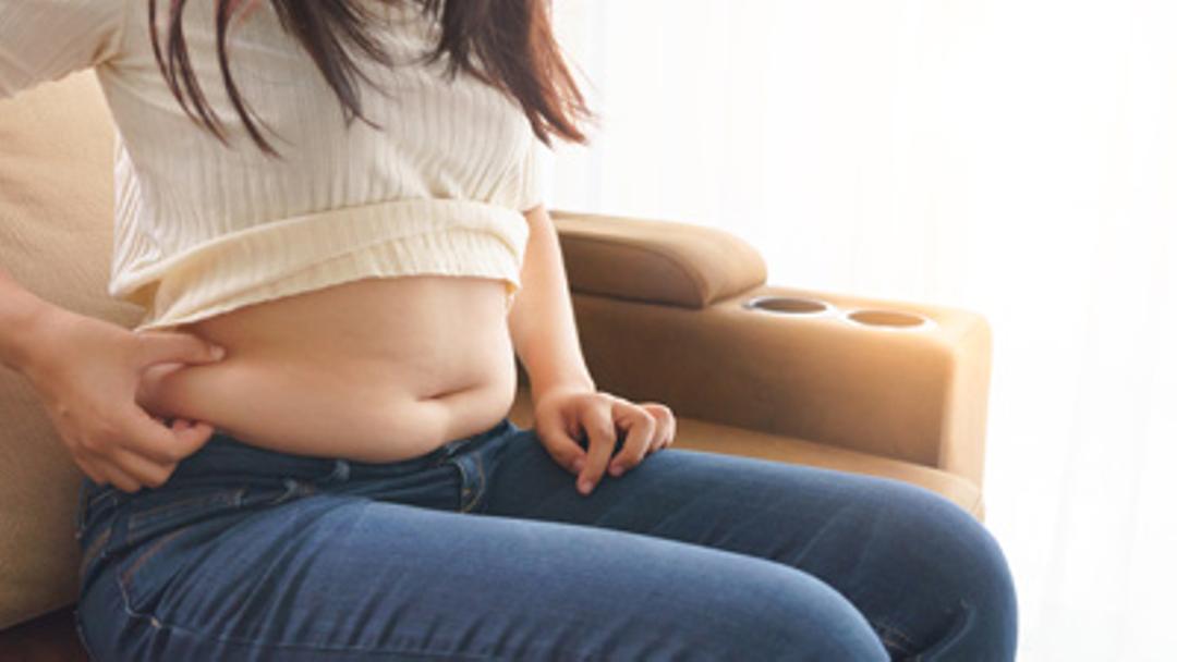 Losing belly fat can be a tough task if you don’t know how to do it correctly. Refer to this article to know how to lose belly fat.