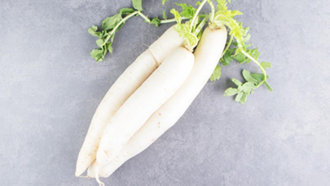 The presence of several types of vitamins, minerals, and nutrients in the radish provides numerous health benefits.