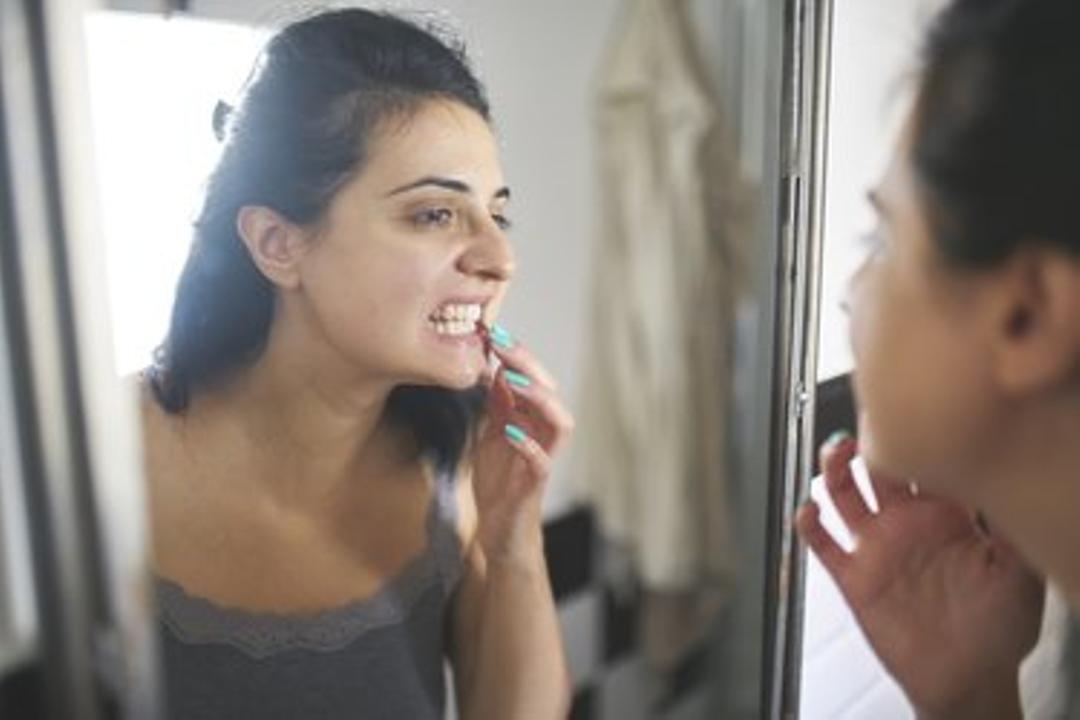 Itchy Gums? Here's What Your Body's Trying to Tell You